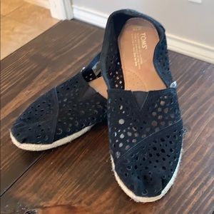 Toms size 10 slip on shoes